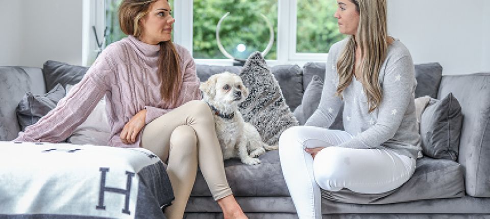 2 people chatting on the sofa